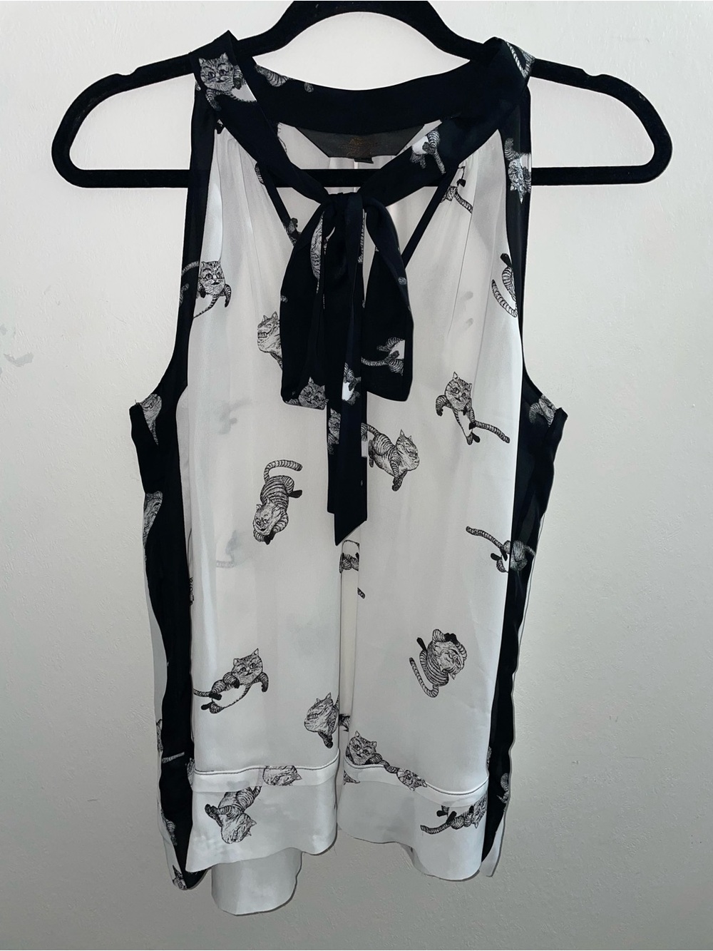 Disney Alice In Wonderland Black & White Cat Print Tie-Neck Top Women’s Size M
